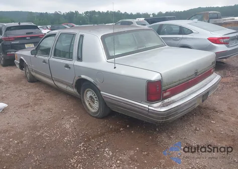 1990 Lincoln Town Car Signature z USA, uszkodzony, nr VIN 1LNLM82F2LY744198